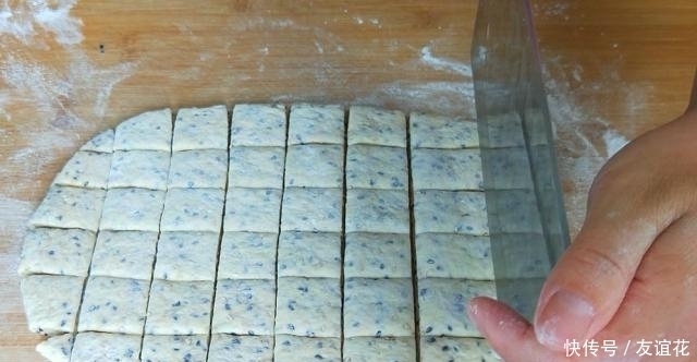 芝麻|1碗面粉,1个鸡蛋,试试这个新鲜做法,比油条还香,比麻叶还好吃