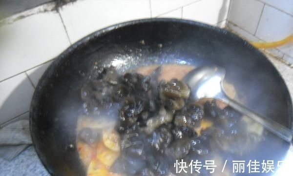 朵形|木耳加一物,金子都不换,常吃排出体内毒素,大肚腩悄悄不见