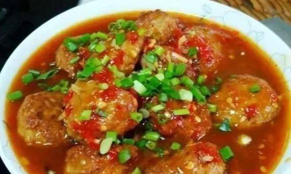 美食推荐爆炒肥肠，鱼香莲藕丸，干锅牛蛙，小炒驴肉做法