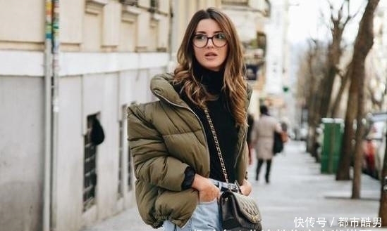 羽绒服|冬天内搭不必买太多,有这件“百搭衣”就够了,搭什么都时髦显瘦