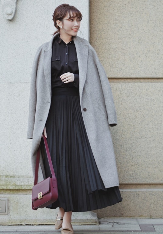 大衣|谁说小个子不能穿大衣?搭配上百褶裙高级洋气,瞬间显高又显瘦!
