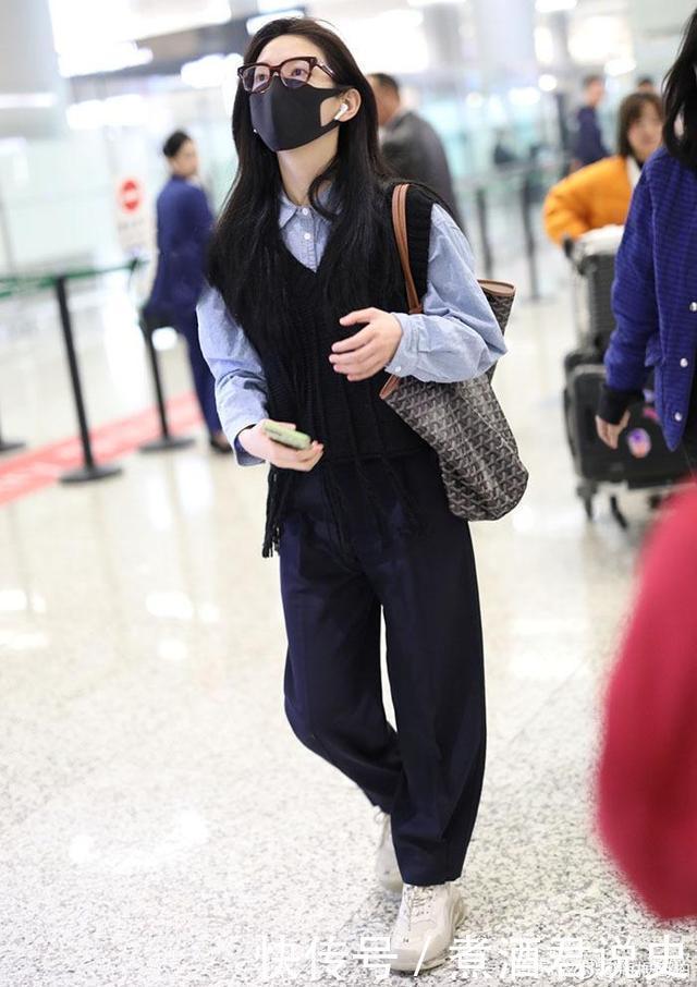 秋天针织背心穿不好看教你这些时髦搭配,时髦又高级