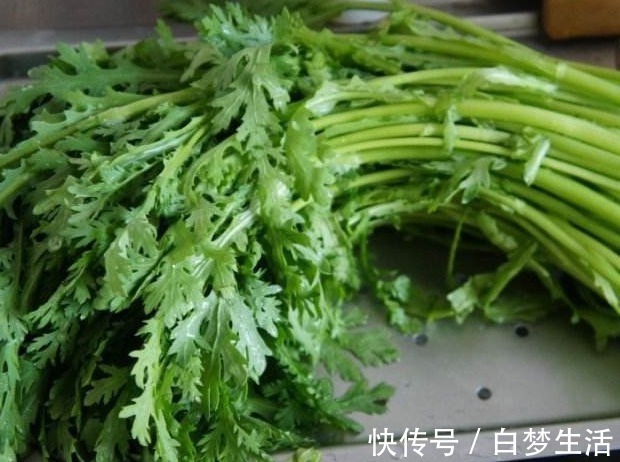 茼蒿|女人不想提前衰老,三种食物不能少,滋补身体,清理体内垃圾