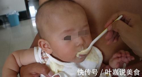 父母|五个月女婴双肾长满结石,只因刚出生三天,父母就开始做这件事