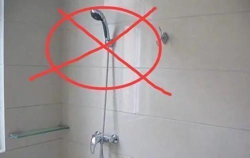 卫生间|卫生间不要装挂墙花洒,如今流行这样弄,好看还实用