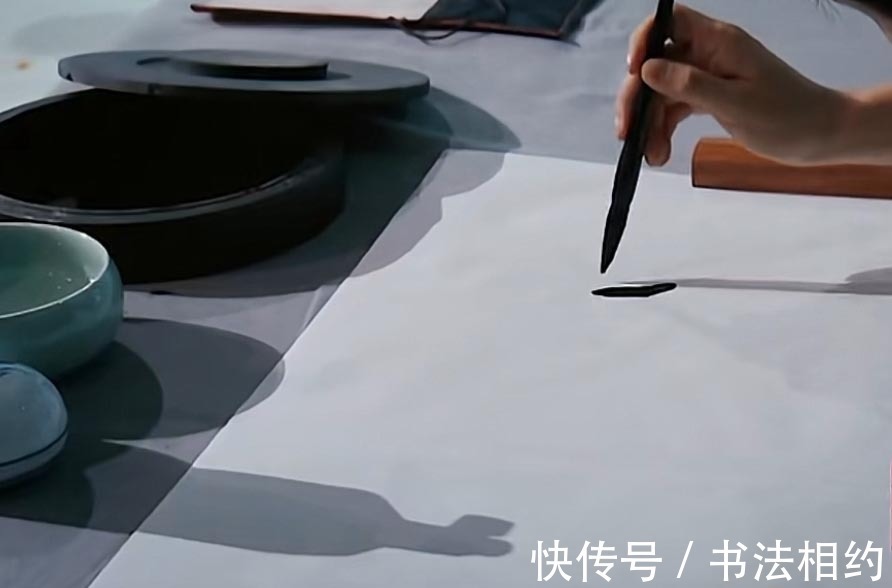 精绝#李玉刚秀书法,潇洒俊朗,行云流水,字如其人,网友:这是功夫字