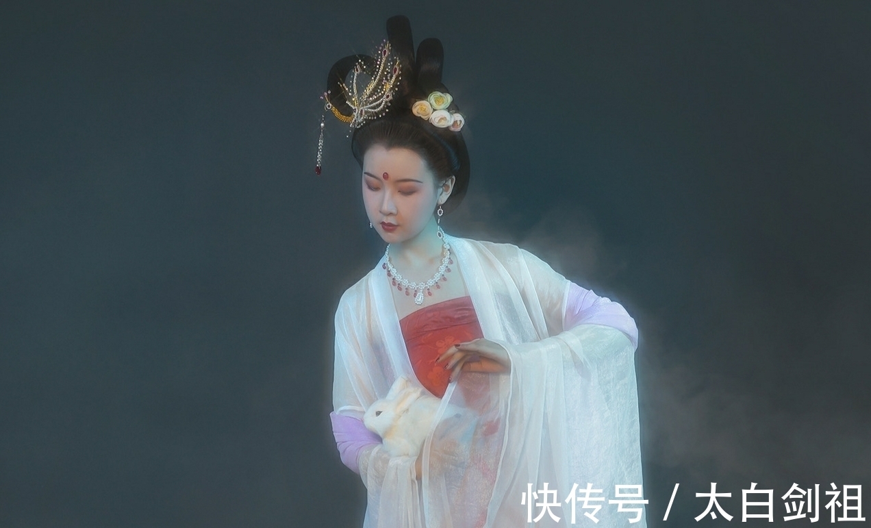 七绝$月·七绝·十首丨思君不忍音尘断,玉兔蟾光两渺茫