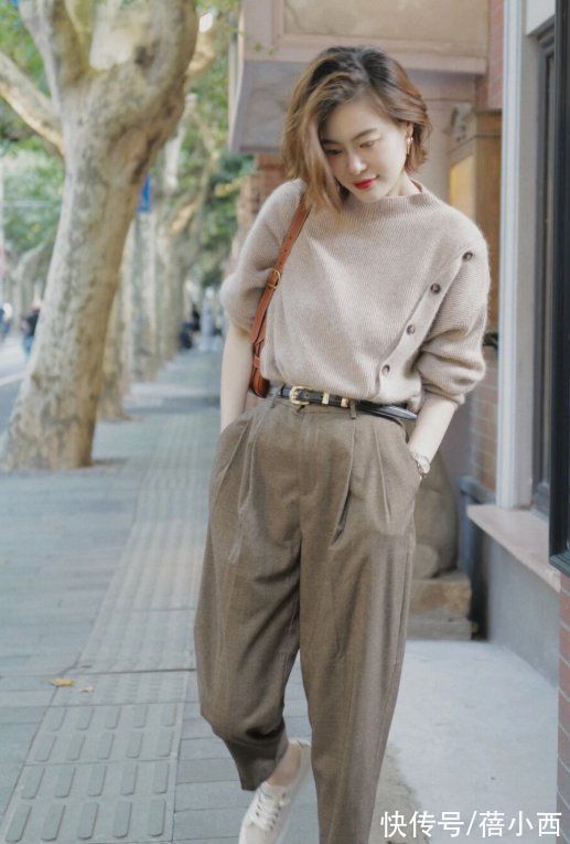 v领 穿毛衣,不一定要配半身裙才好看,学时髦精搭配裤子更时髦上档次