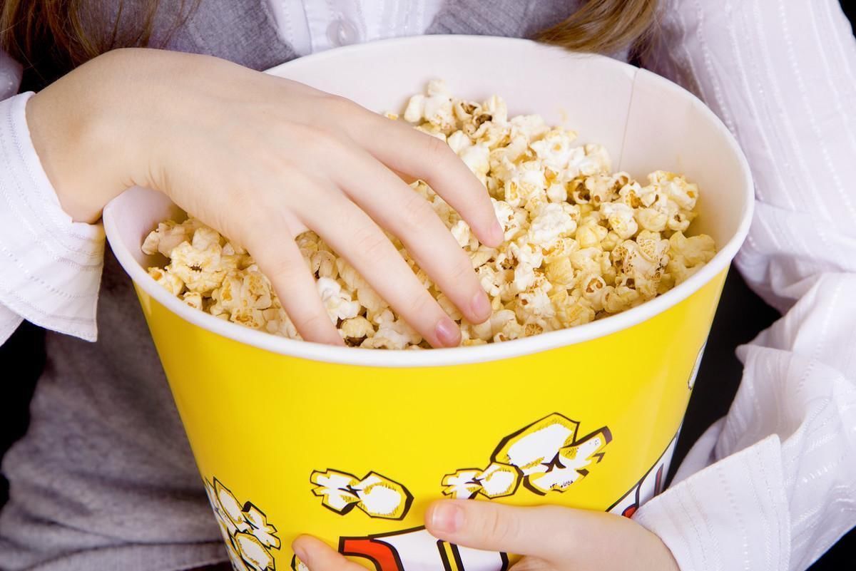 忒咪|孩子不宜多吃的5种食物,影响发育损伤身体,饭桌上常见要当心