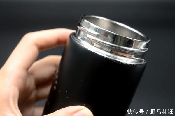 不管多脏的保温杯,教你一招,不用一滴清洗剂,细菌茶垢全洗干净