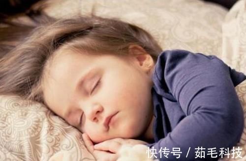 婴儿|婴儿进入“认生期”，需要及时的引导，容易培养出聪明的宝宝