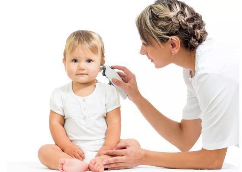 孩子|到底该不该经常给孩子掏“耳垢”？要区分年龄，做错了容易伤到娃