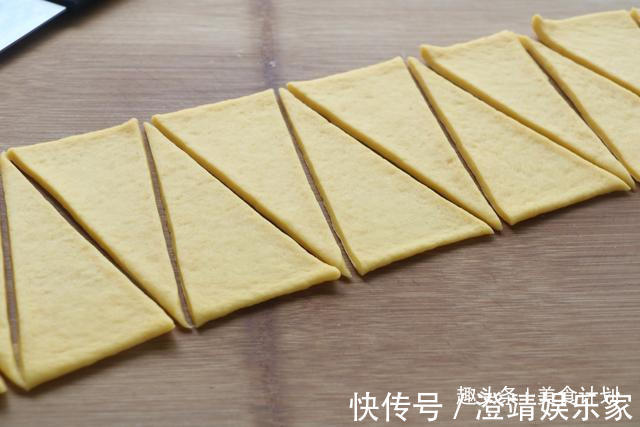 包子|普通面粉加2个鸡蛋做的小面包,松松软软,比包子馒头好看更好吃