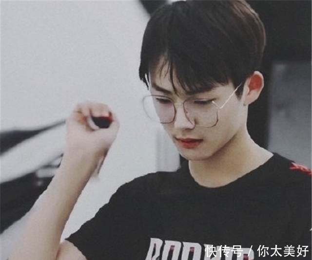 首秀|RA首秀人气爆崩,乐言让队友倒水,嚣张道:知道我地位了吧?