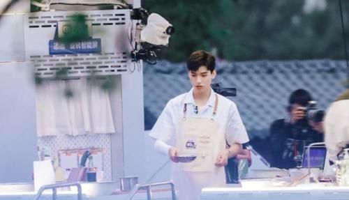 嘉賓|龔俊《中餐廳》學(xué)做最難的菜，還一直干活，暴露真實(shí)性格和素養(yǎng)！