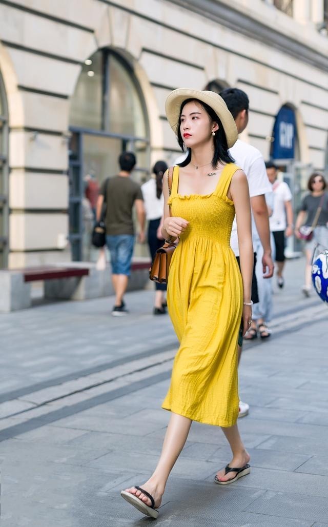 美女|美女时尚穿搭秀出真我的风采,散发出青春洋溢的气息