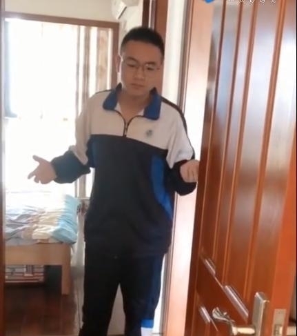 二胎政策|42岁妈妈告诉18岁儿子,已经“怀二胎”,看到儿子的反应后心酸!