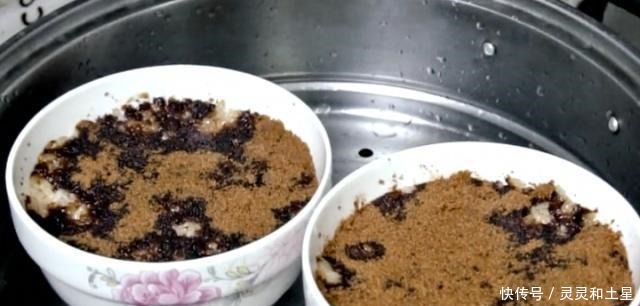 红糖糯米饭,做出来红亮诱人,解馋又不会胖,尤其适合女人吃