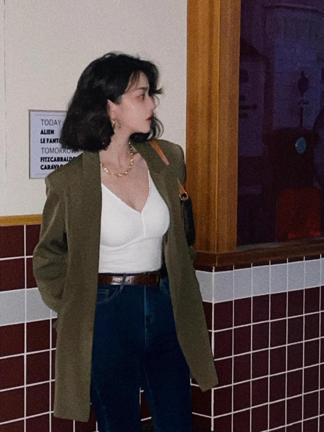 开叉裙|秋天穿搭指南!西装外套+牛仔裤,复古又时髦!