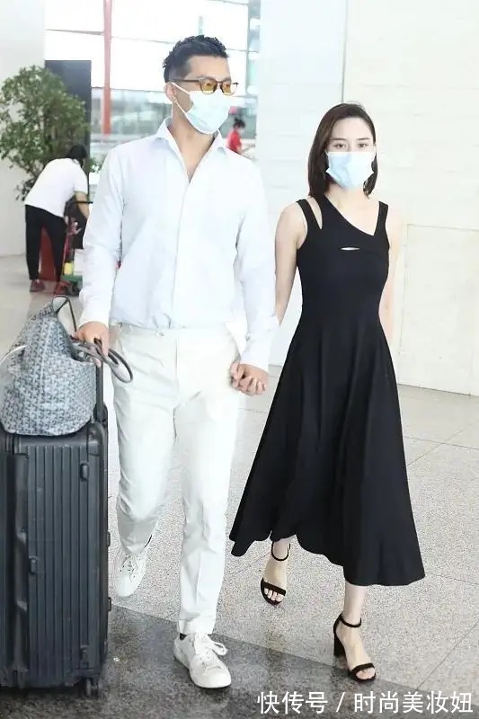 养眼|何超莲不愧是“富家女”,穿运动装走机场高级洋气,气质太养眼了