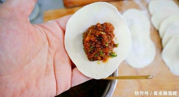 蒸包子时,最忌直接上锅蒸,记住3诀窍,包子暄软蓬松不塌陷