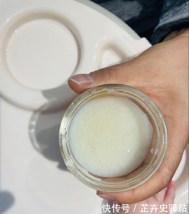 小蛋饺|杜淳尝女儿的第一口辅食，被调侃在吃剩饭，半岁小蛋饺软萌出镜