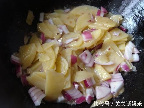 洋葱|一道非常美味的保健菜肴，尤为适合中老年人朋友，降三高、抗衰老