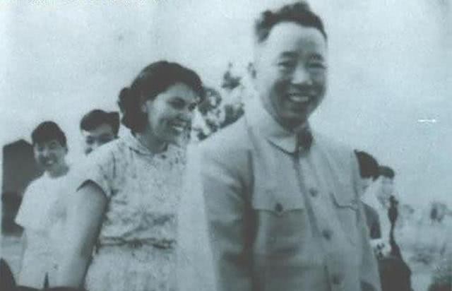 依然|首任空军司令刘亚楼，逝世55年妻子如今在哪？92岁高龄依然健在