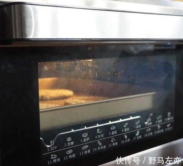 葱油酥|一步一步地，厨房可以做一个如此美味的烤饼