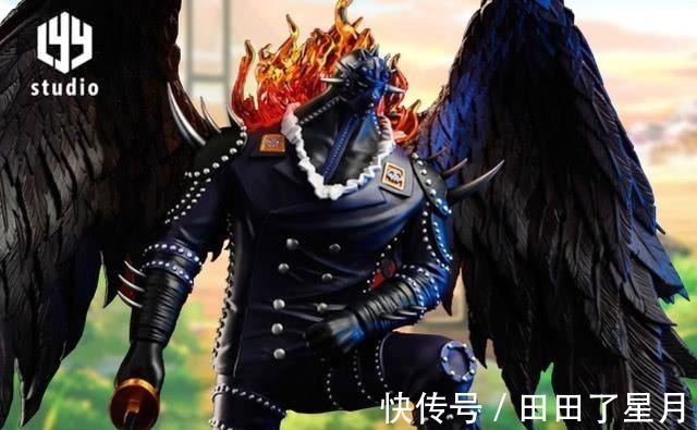 羽翼|海贼王三灾烬的手办,每根羽毛纹理都清晰可见,这得花多少时间