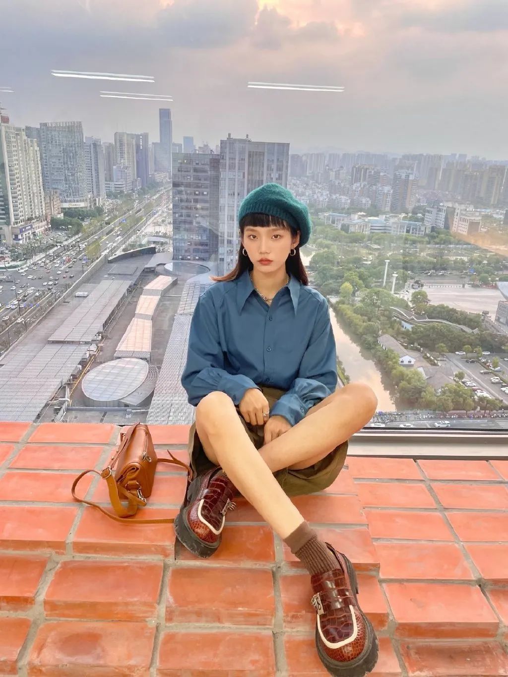 m 剪了短发的娜比,背啥我买啥