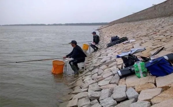 诱钓大鲫鱼的“绝招”,再也不怕钓鱼不过瘾了,建议收藏!