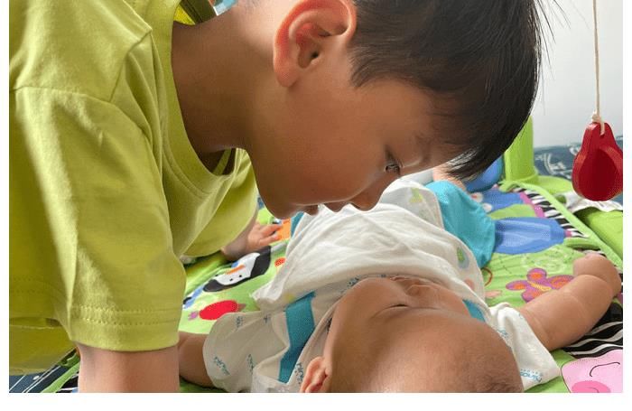 smg|上海主持百克力帶兒子下田挖藕！倆人滿臉淤泥依舊笑意滿滿