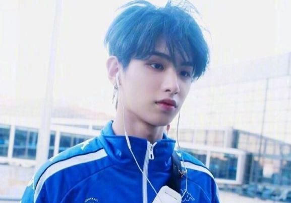 赖冠霖归国后成糊咖同是南韩归国艺人,黄明昊朱正廷凭啥大火