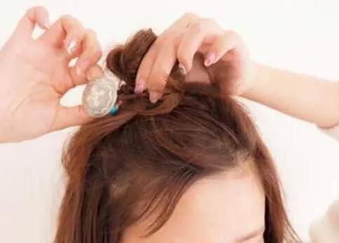 丸子头已经过时，今年流行“苹果头”，让你重返时尚圈！