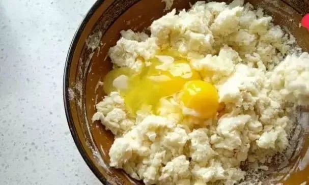 这油条不加添加剂，不揉面不发面，酥嫩可口，20分钟就可以做一锅