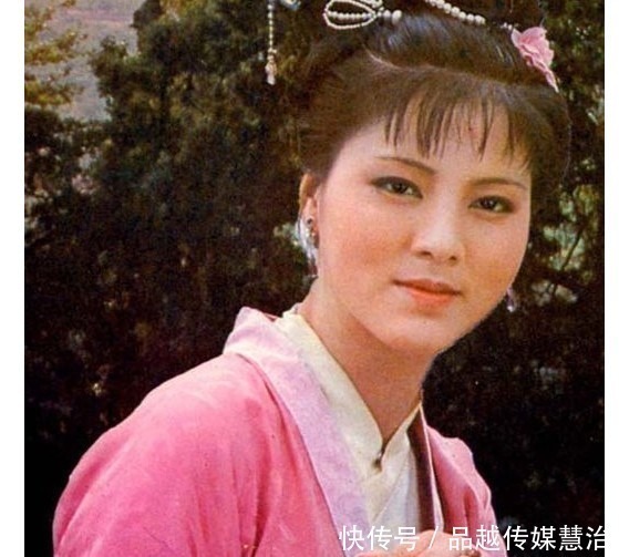 袭人|袭人为何处处看不惯林黛玉?黛玉身上这两个优势,令她自卑