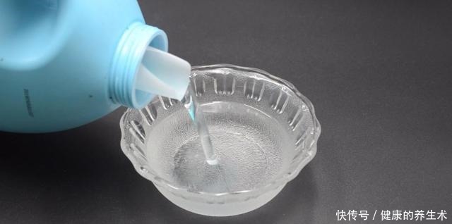 不管玻璃有多脏,试试这个小技巧,不用一滴水,干净透亮还不留灰!