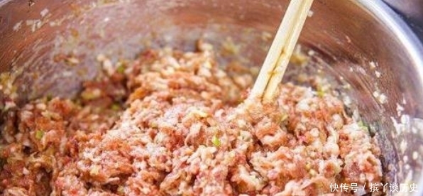 拌饺子馅,先调味还是后调味?做对了,饺子鲜嫩多汁,入味还不腥