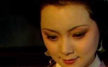 贾母!王熙凤对薛宝钗的憎恶,在这一杯冷酒里,展现的淋漓尽致