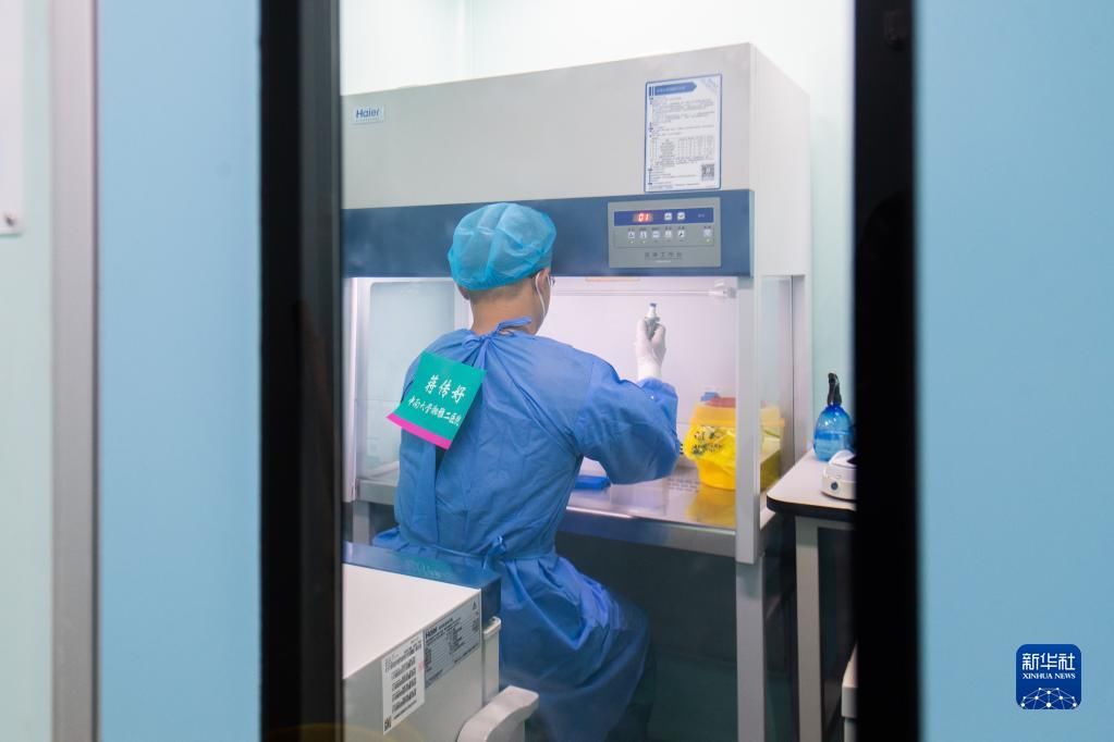 湘雅二医院|新华全媒+丨探访疫情防控利器——P2+移动生物检测车