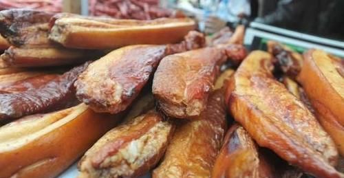 腌好的腊肉怎么保存?给你支两招,做法很简单,放一年也不坏