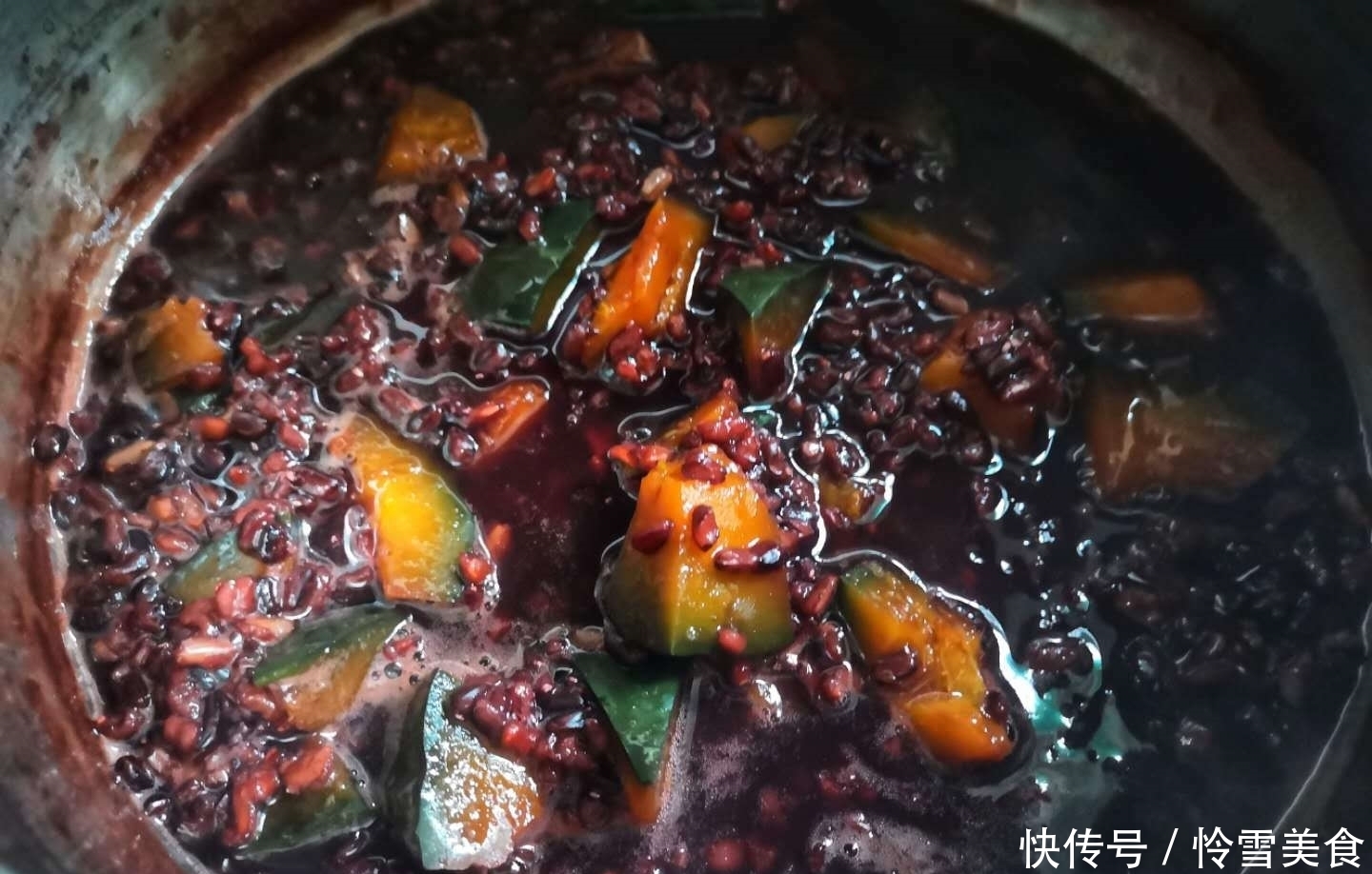 夏季这“粥”要常喝,每天一碗,安神补血又美颜,头发乌黑显年轻