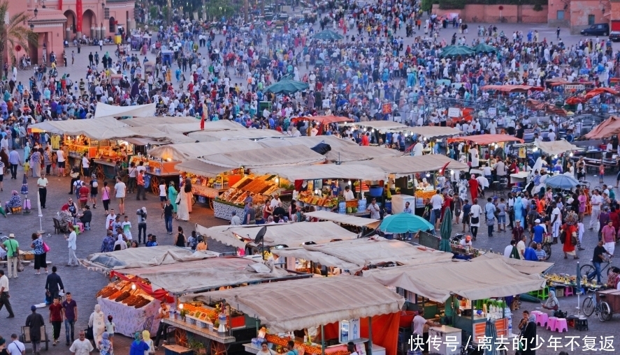 实拍摩洛哥夜市：人山人海，吃喝玩乐，样样俱全