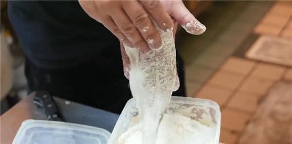 日本人捞上来的鱼,鱼身上印着日本国旗原来是不常见的高级食材