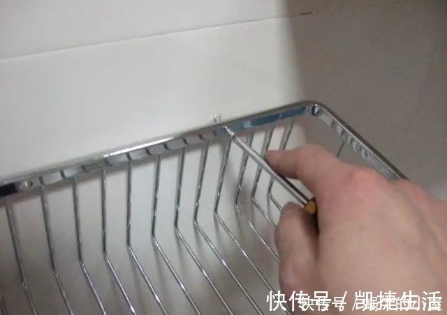 卫生间|原来卫生间瓷砖要这么钻才不会裂,怪不得我家瓷砖一钻就破裂!