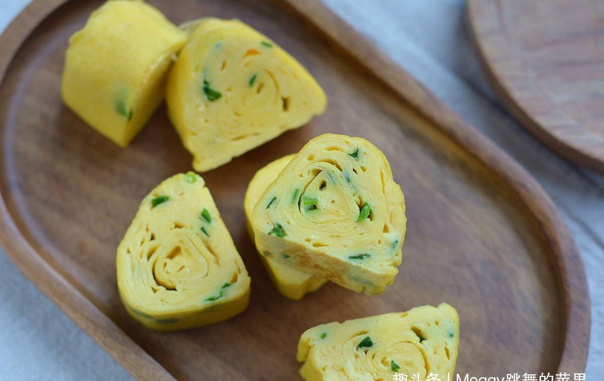 厨艺|鸡蛋的别致吃法，4个蛋摊7张蛋皮卷成筒，香嫩多汁特别显厨艺