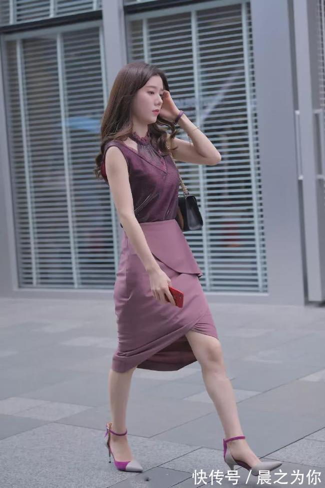 开叉裙 -温柔娴静美女的开叉裙一层叠了一层,太浪费布料了