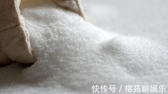 食盐量|高血压要严格忌口少碰4物,遵循5原则,血压可能比较“乖”