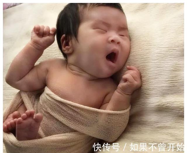宝妈|宝宝睡觉总爱“一惊一乍”,这到底是怎么回事?真的不是迷信